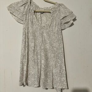 Elegant White Patterned Women's Top